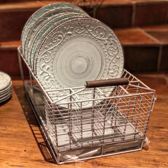 kovova susicka riadu odkvapkavacia seda plechova kuchyna dar tanier susicka umyvadlo kuchynske doplnky mediteransky provensalsky interierovy dizajn tanier slavnostny dreveny pribornik .jpg